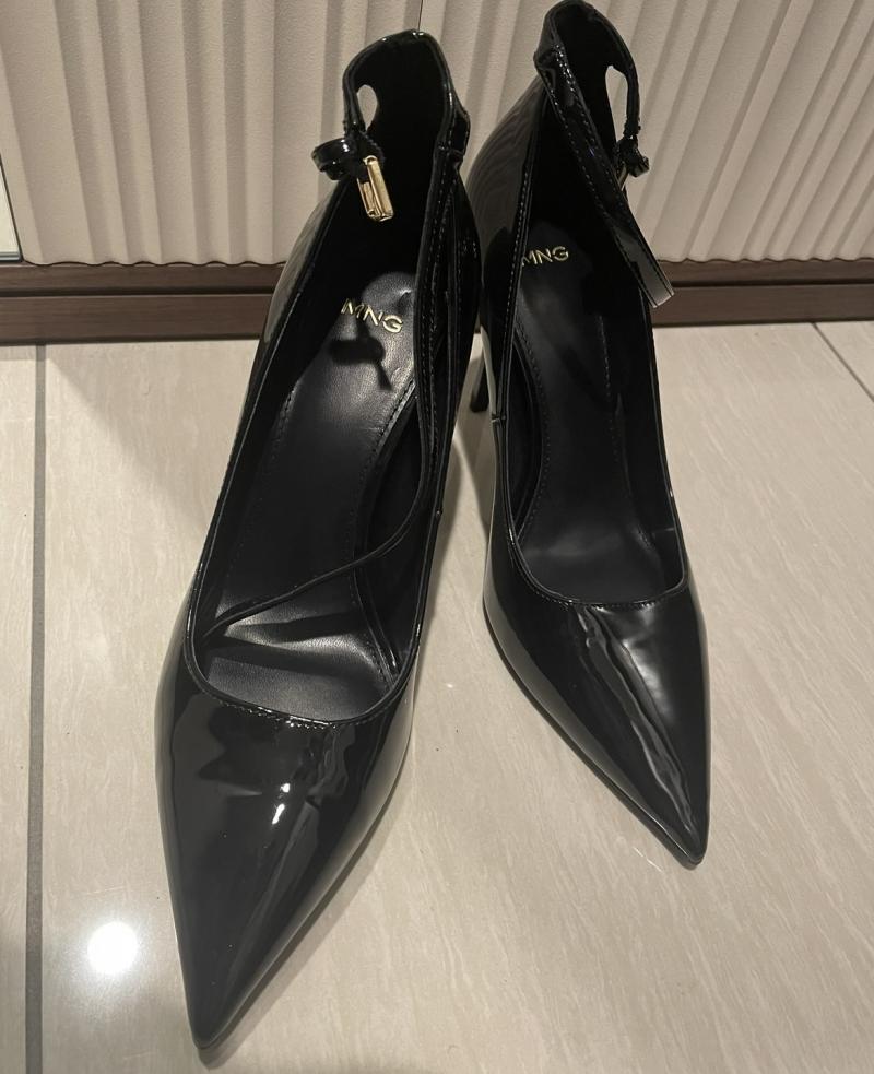 黒のエナメルパンプス②