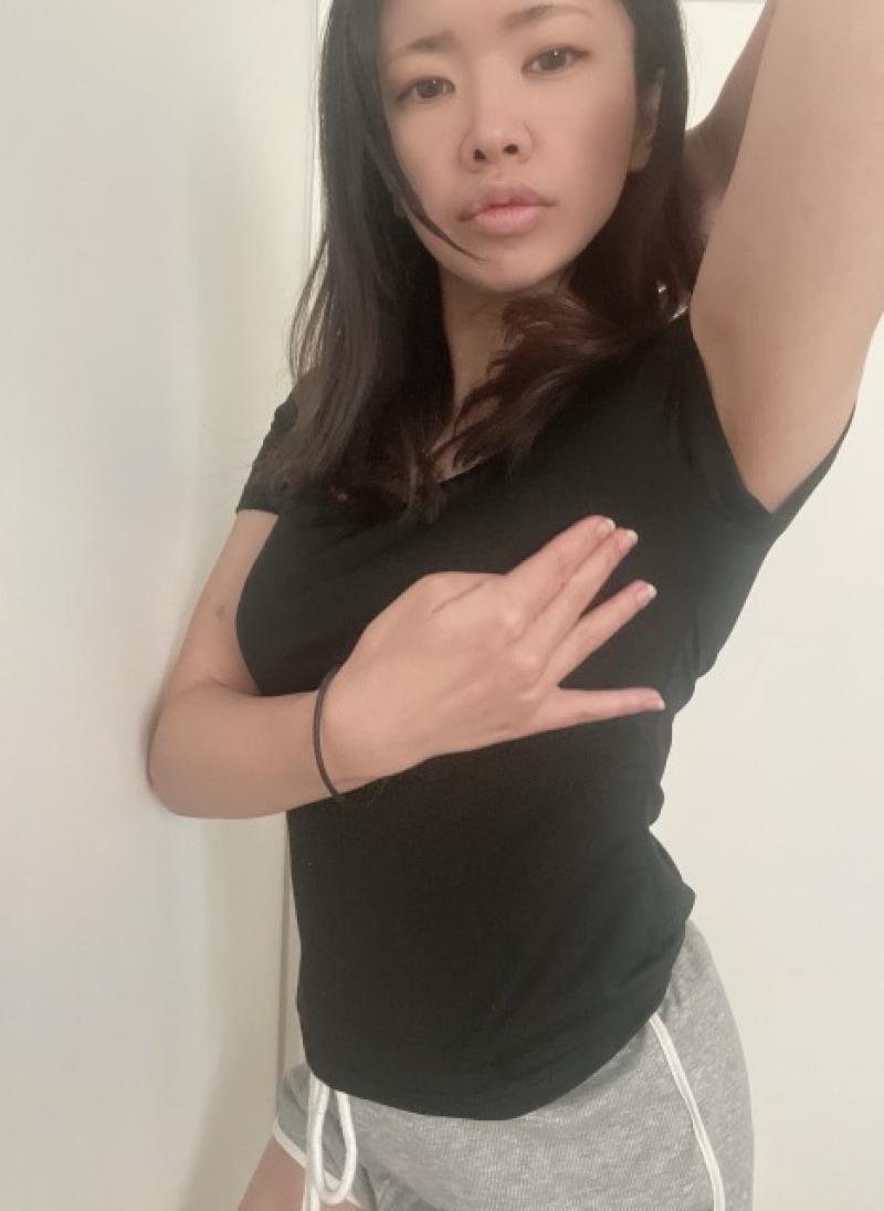 【ワキガ注意】多汗な春奈先生のワキ汗漬けになったワキガインナー