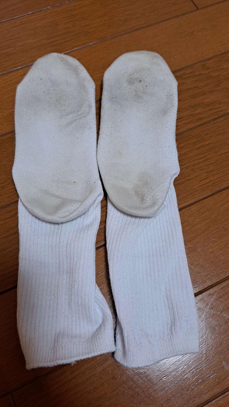 新人ナースが4日着用♡酸っぱい臭いのくっさい白ソックス