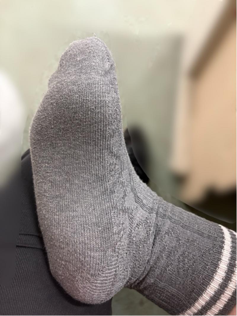 立ち仕事で湿って臭い靴下♥3日履き