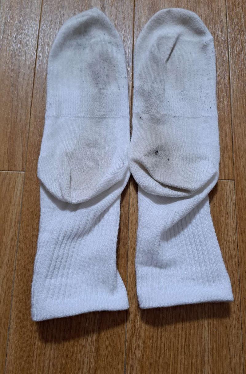 ナースが4日着用+たくさん運動したクサクサ白ソックス