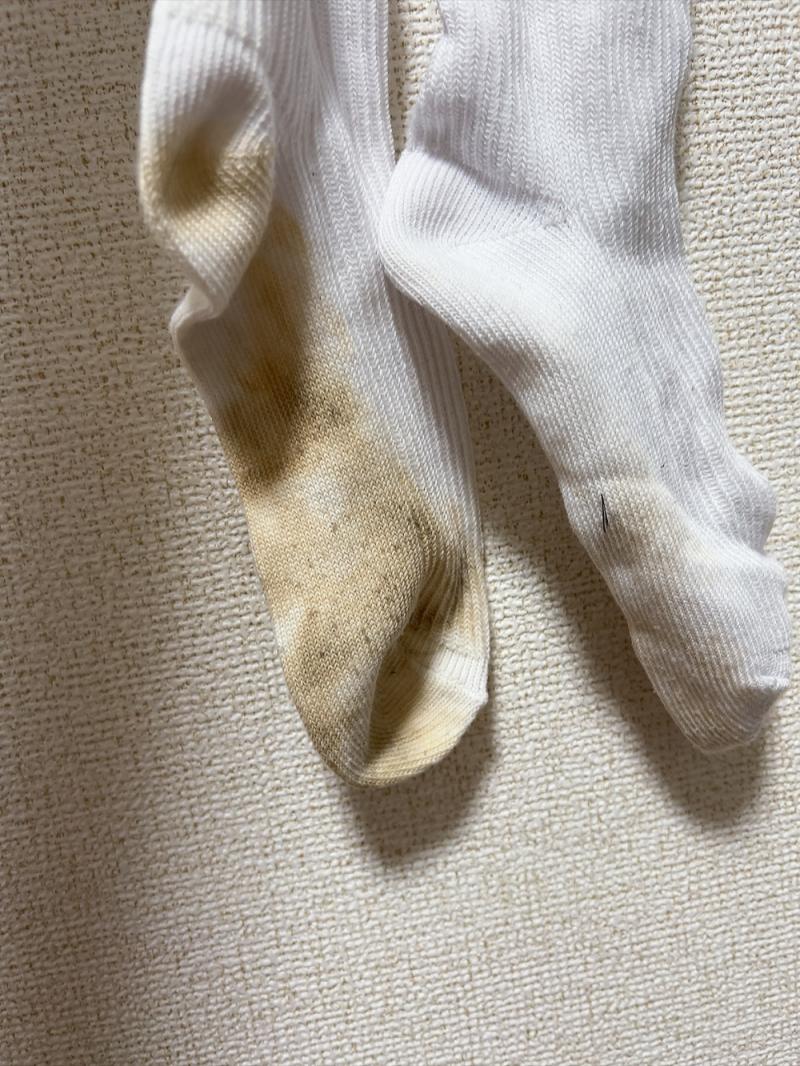 汚すぎ白靴下｡ﾟ･ (>﹏<) ･ﾟ｡2週間着用済み