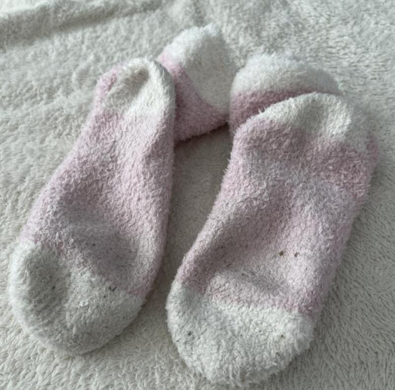 ●たっぷり2ヶ月以上履いてるしっとりペタペタ足のもこもこ靴下●