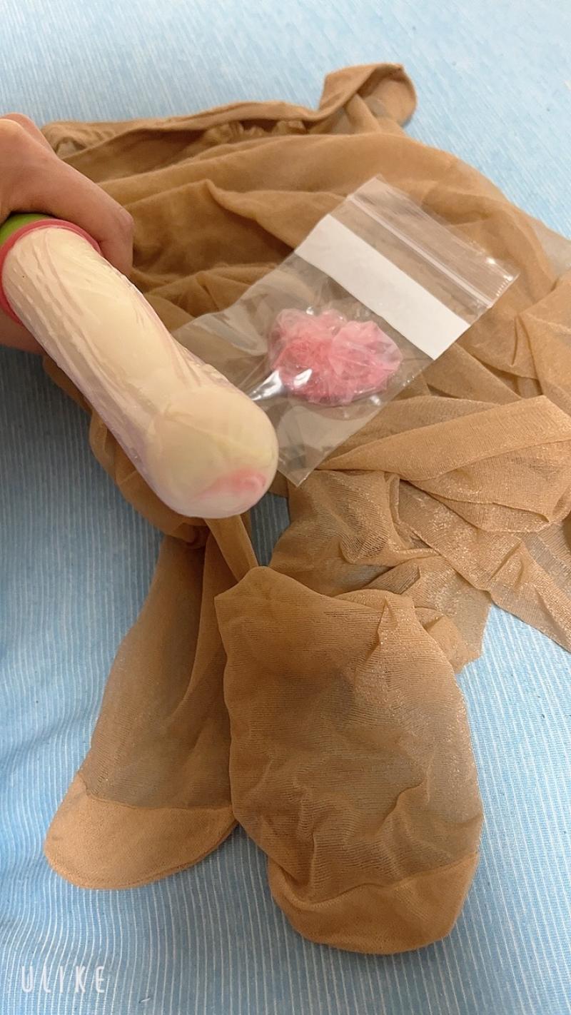 奥までじゅっぼじゅぼゴム3個と臭いストッキングのセット