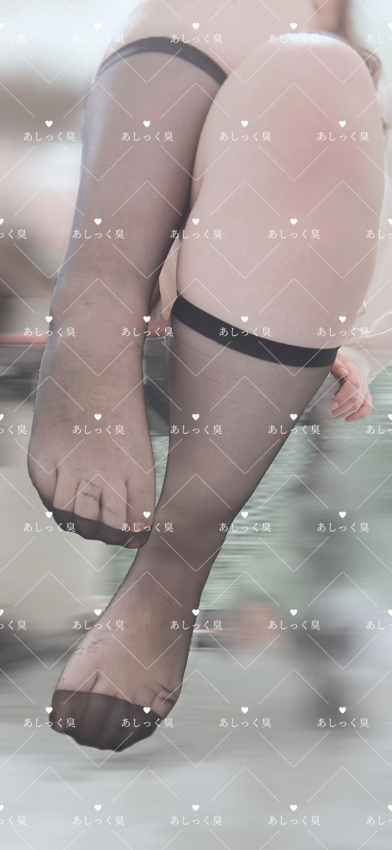 恥ずかしい♡蒸れた膝下ストッキング