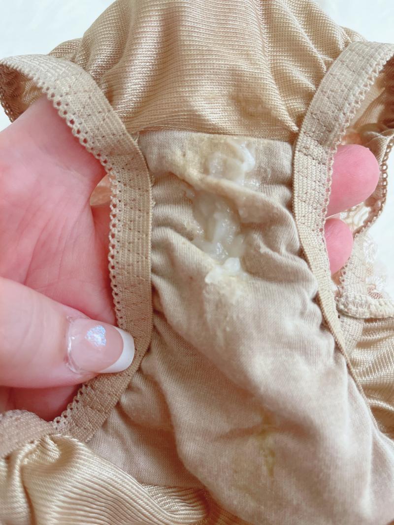 【ヴォェっと喉にくる！！強烈！愛液付きムレムレまんことスソガ臭】本気で臭すぎるけど癖になる！度胸試しパンティ♡