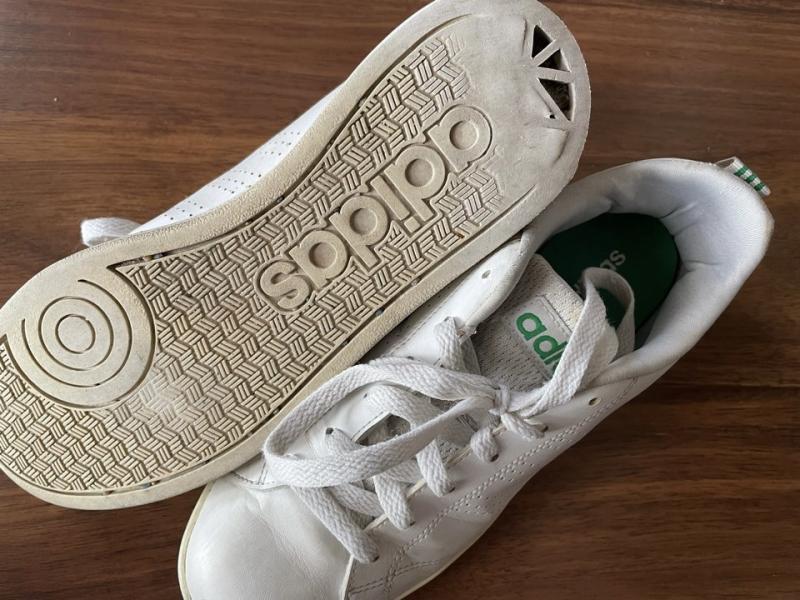 adidasスニーカー 長年愛用 臭い
