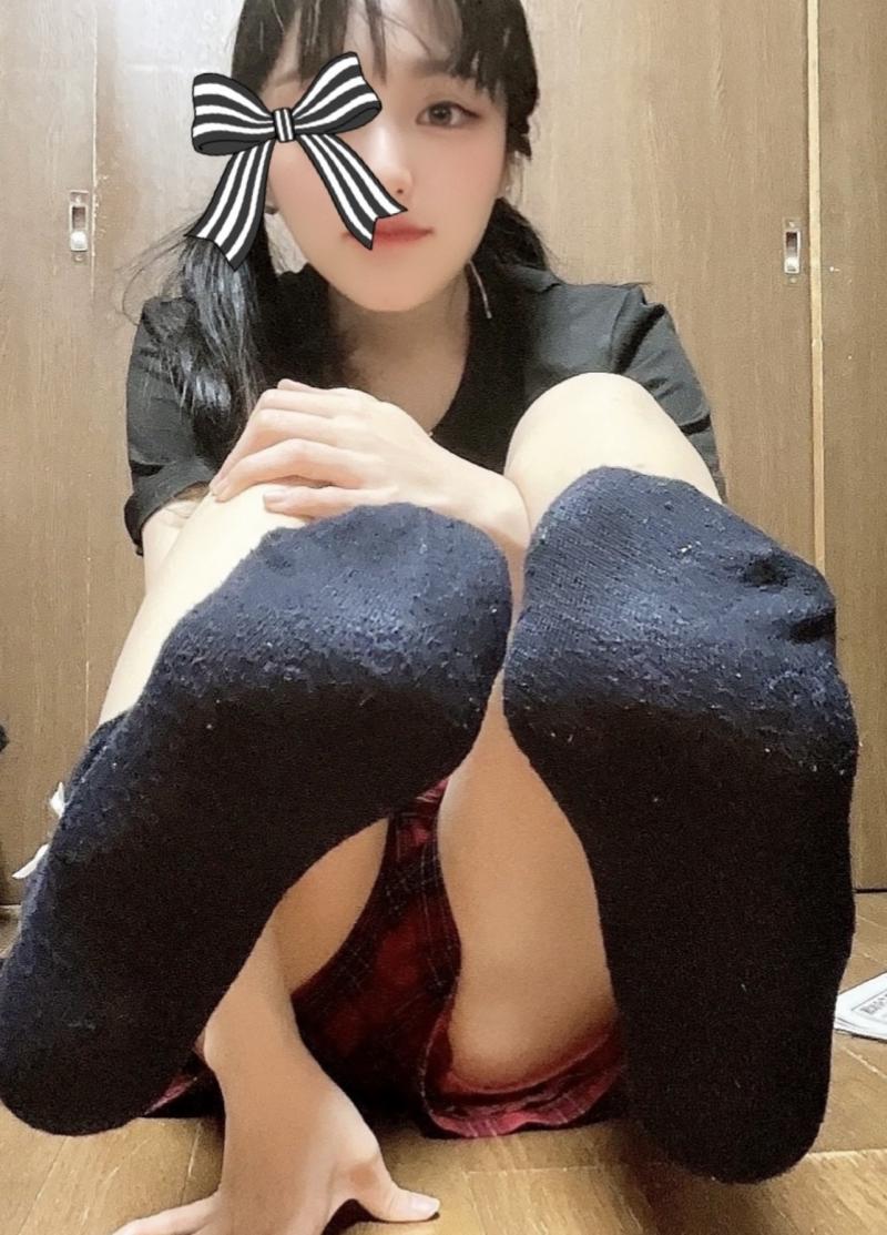 2日着用ずみ♥ツンとくさくさ( ˊᵕˋ ;)りぽんくつした