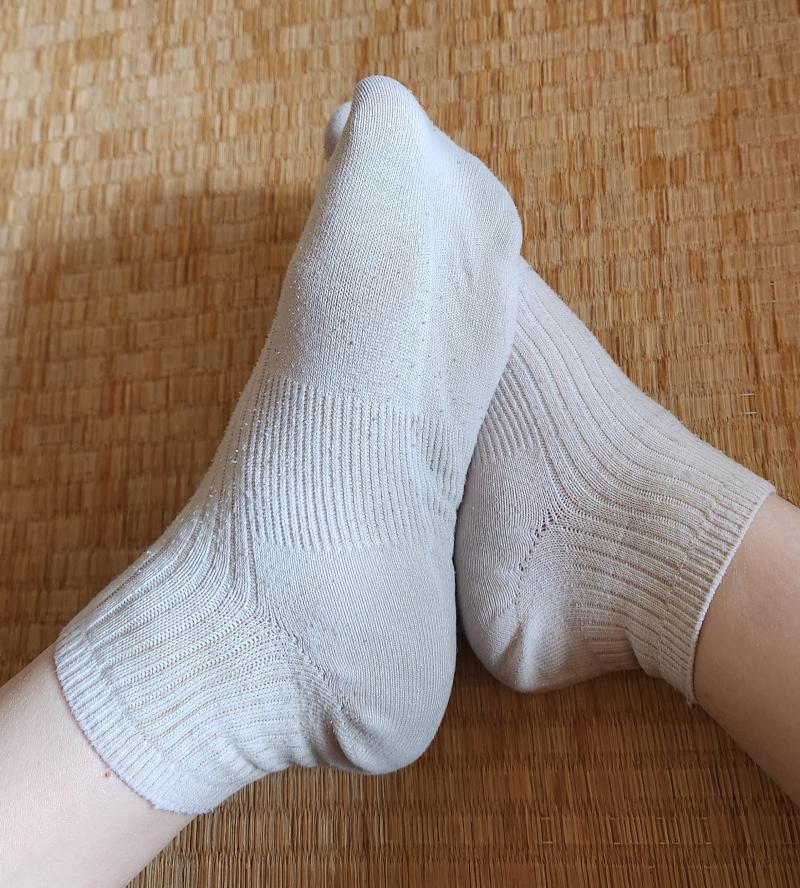 (おまけ付き)激くさ、汚れも落ちない白い靴下です。
