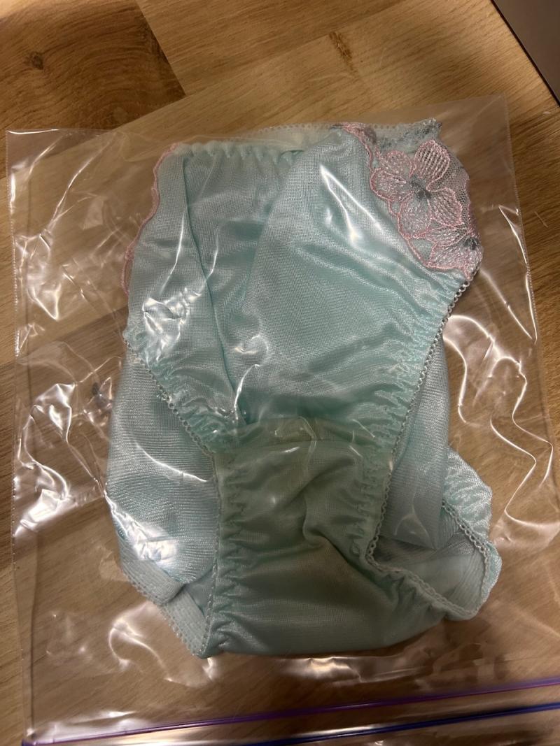 売れなかったら洗います！おしっこ臭がやばいパンティ