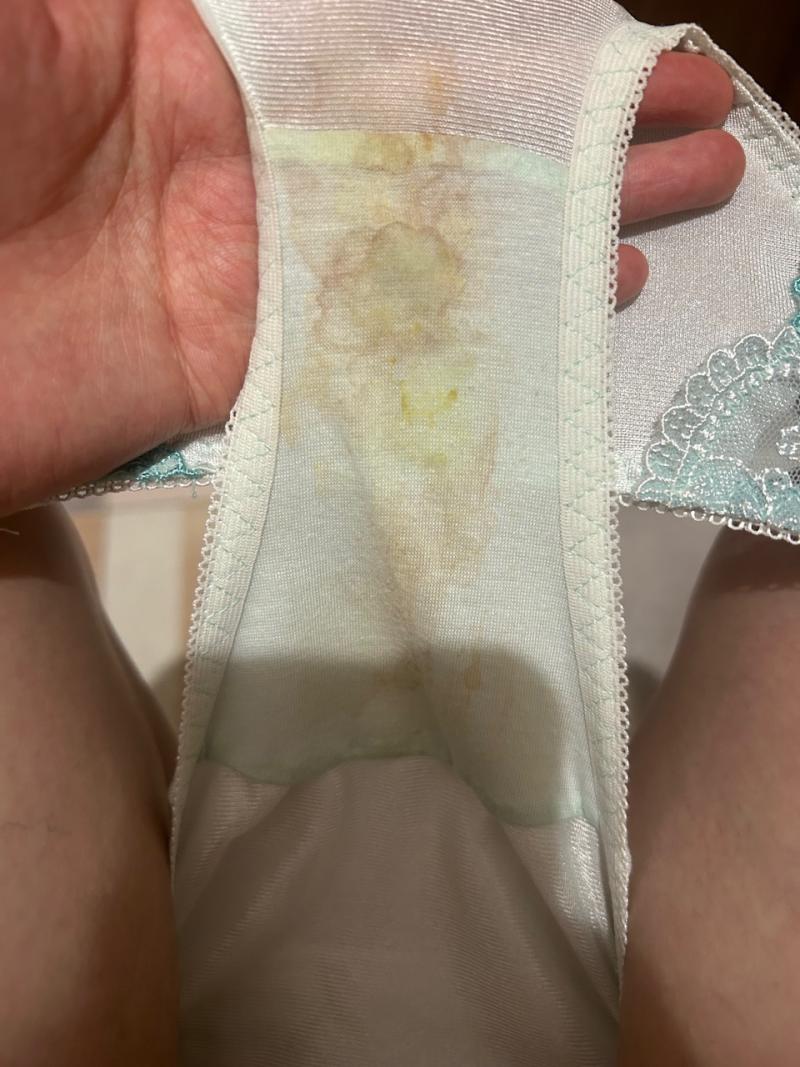 明日も着用!たっぷり汚れたパンティ