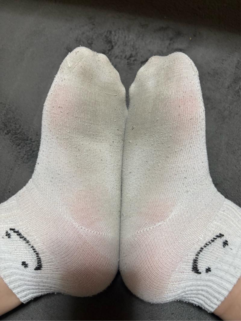 元から臭いのに2日目着用中･-･꧞汚れとじっとり靴下