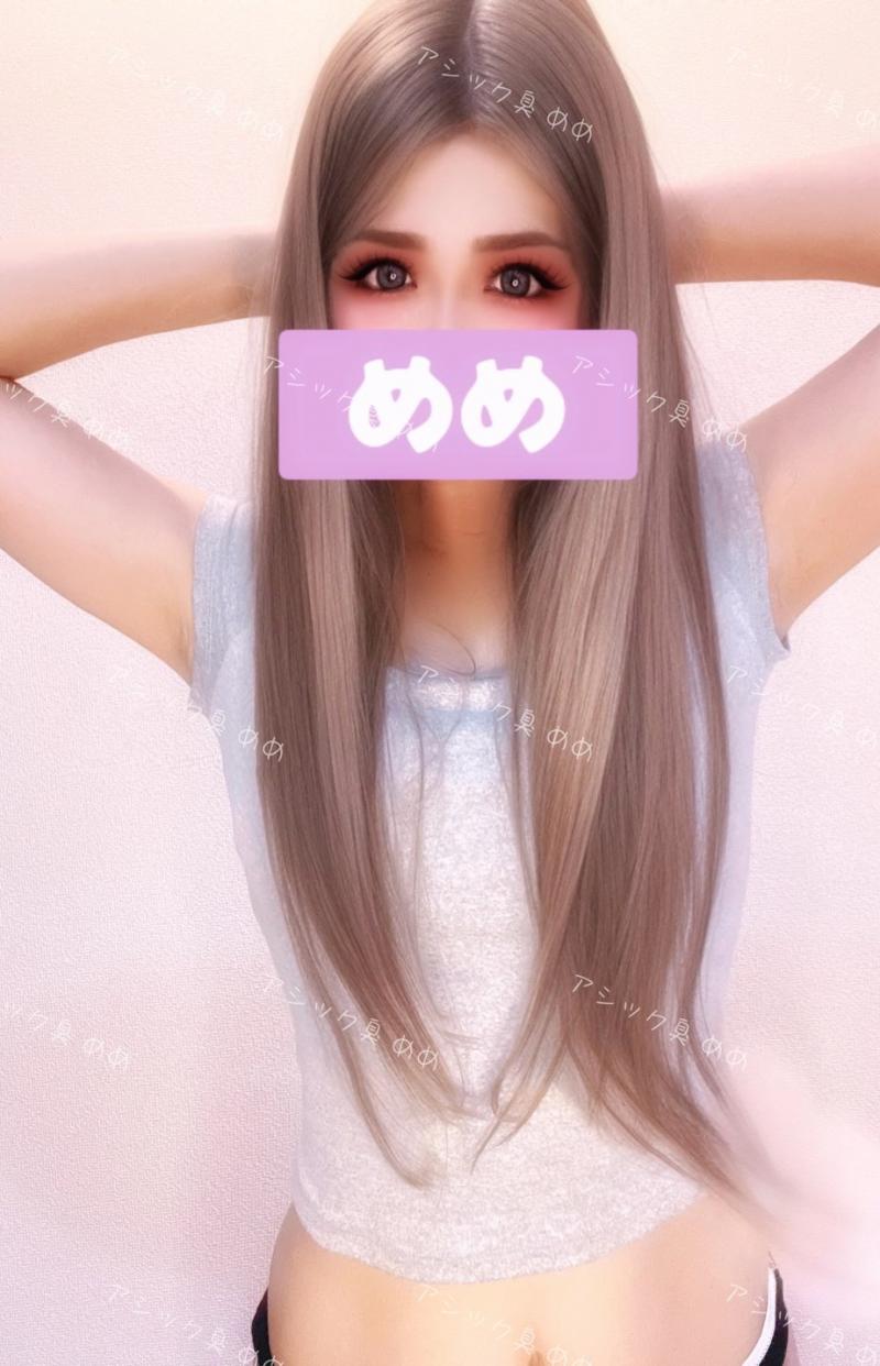 脇汗目立っちゃう♡グレーのちびT♡