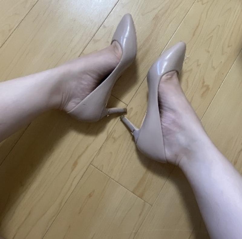 中のクッションソールが臭すぎるエナメルパンプス❤️