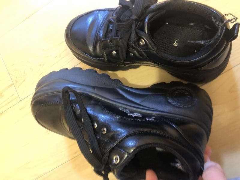 ボロボロ激臭レザー厚底スニーカー