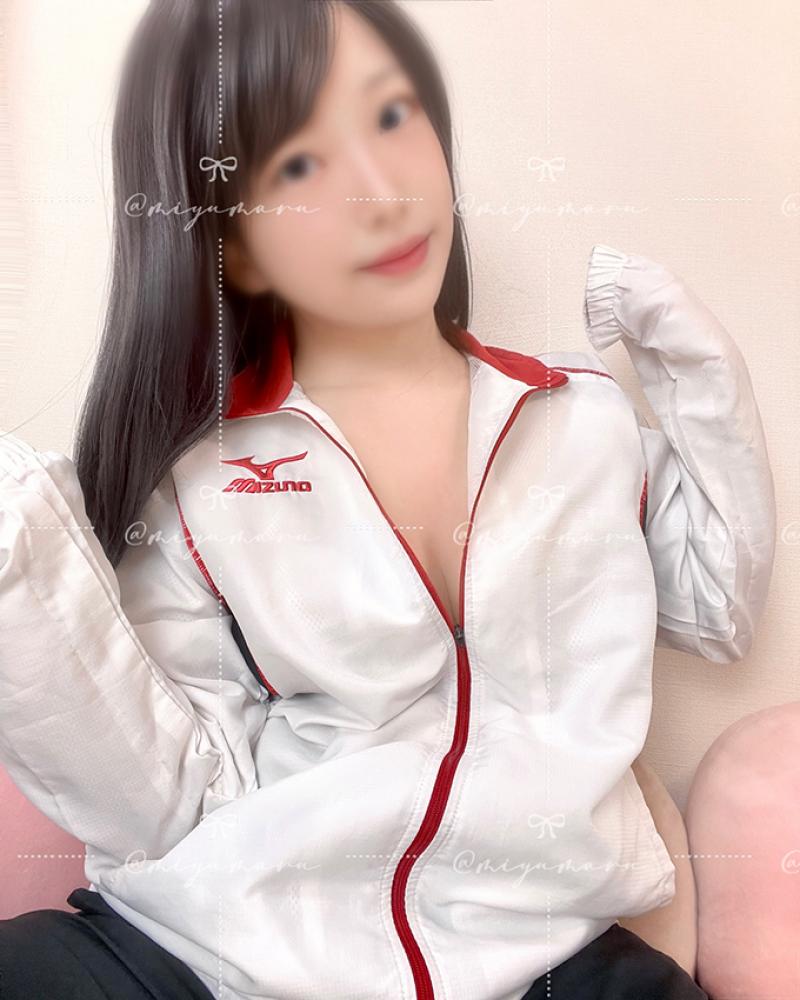 お姉ちゃんとふたりで着てる、汗たっぷりミズノのウインドブレーカー♡