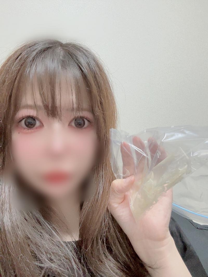 ぺろーんとむけた足の皮両足分♡