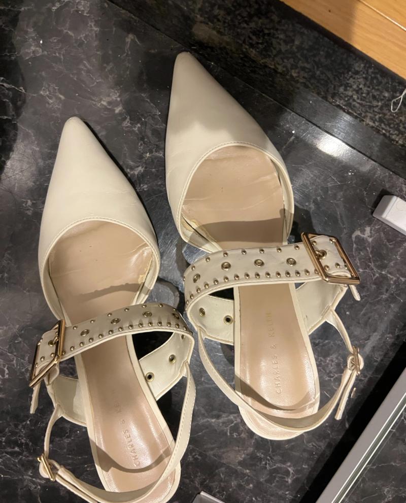 白のくさくさパンプス