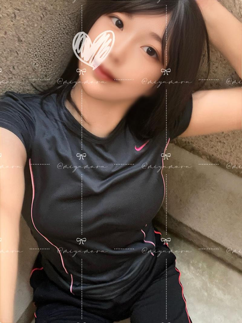 ムワムワしたおっぱい汗が、た〜っぷり染み込んだランニングウェア(*´艸`)❤️