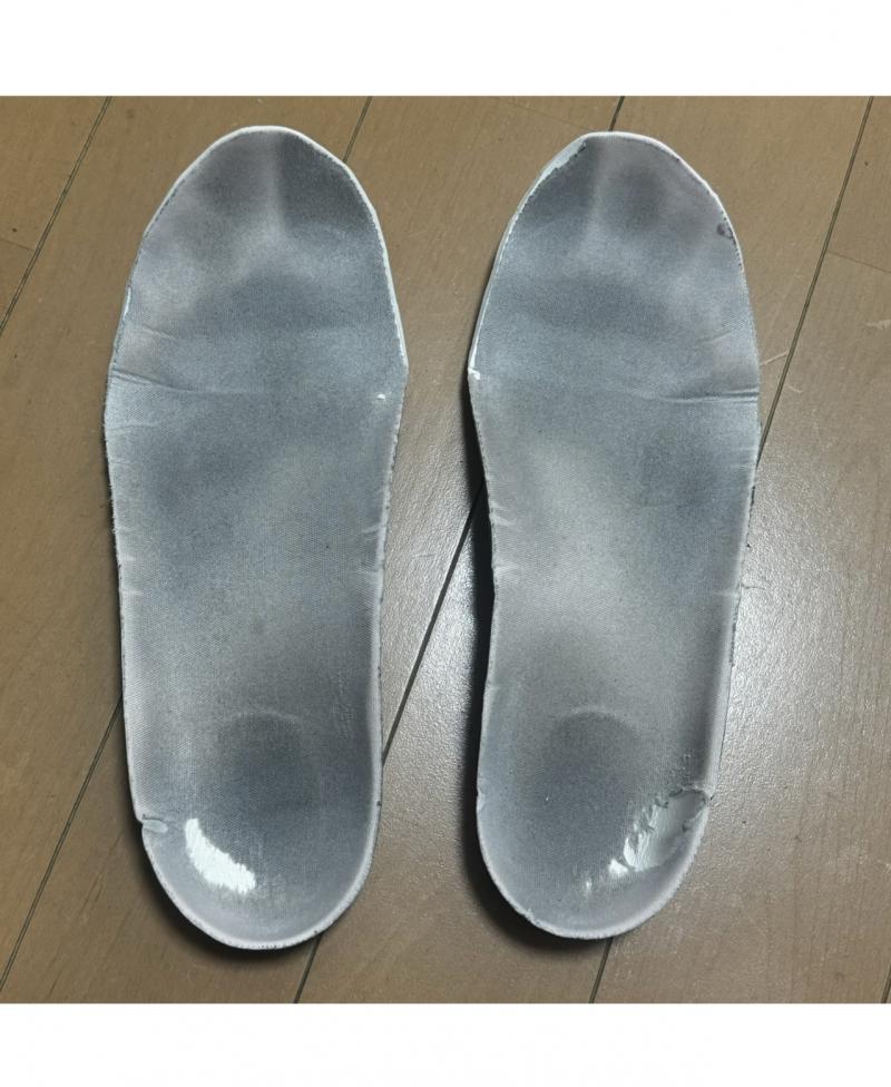 長い間使った中敷と1日はいた靴下