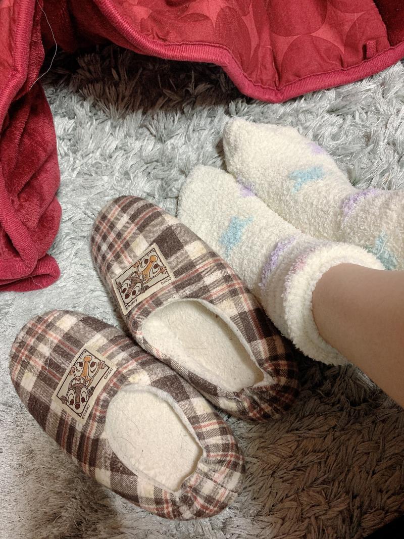 こたつでムレムレ汗だく靴下