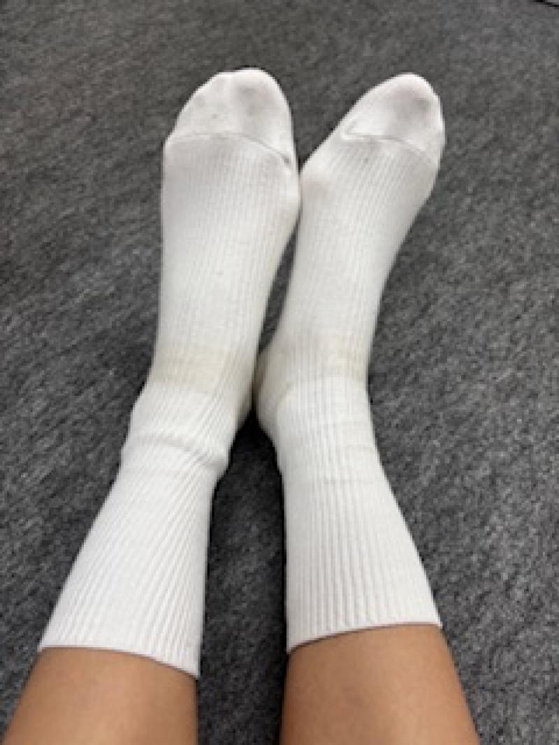 黄ばんだ激臭白ソックス