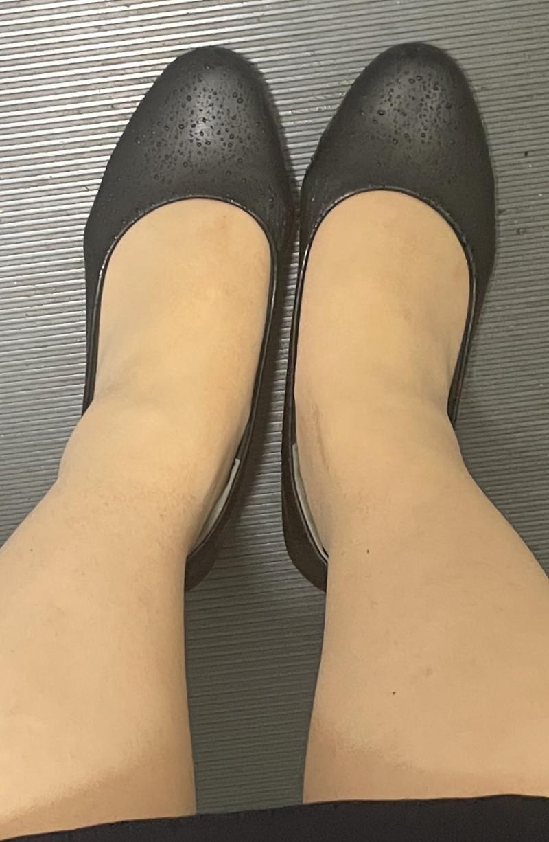 過去最強⁉️どばどば汗全吸収悶絶激臭パンプス　靴箱閉じても溢れる匂い
