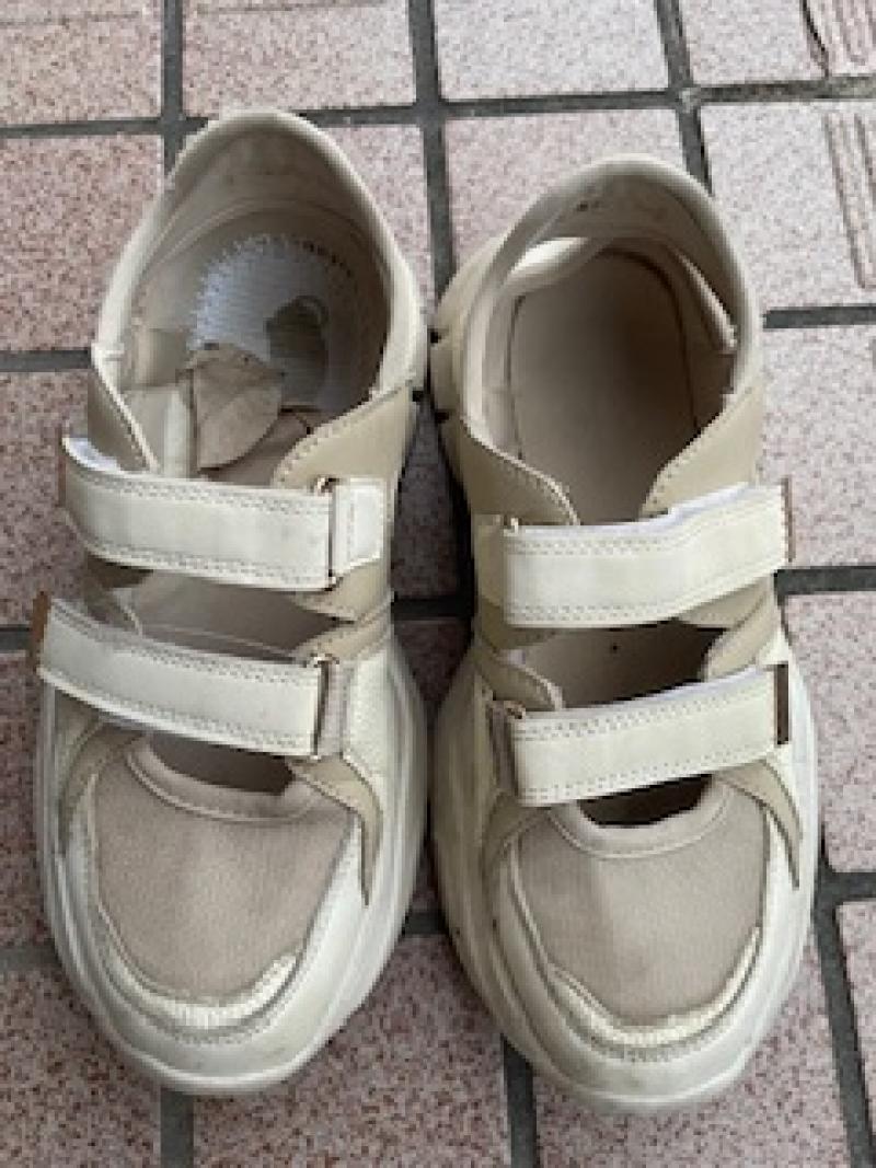 この夏履き古したサンダル