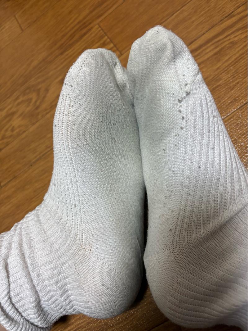 『臭い漏れ注意』3日でもう激クサい靴下
