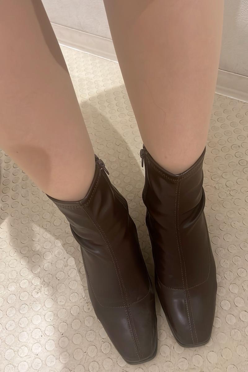 朝から夜までブーツ履きっぱなしの日のパンスト