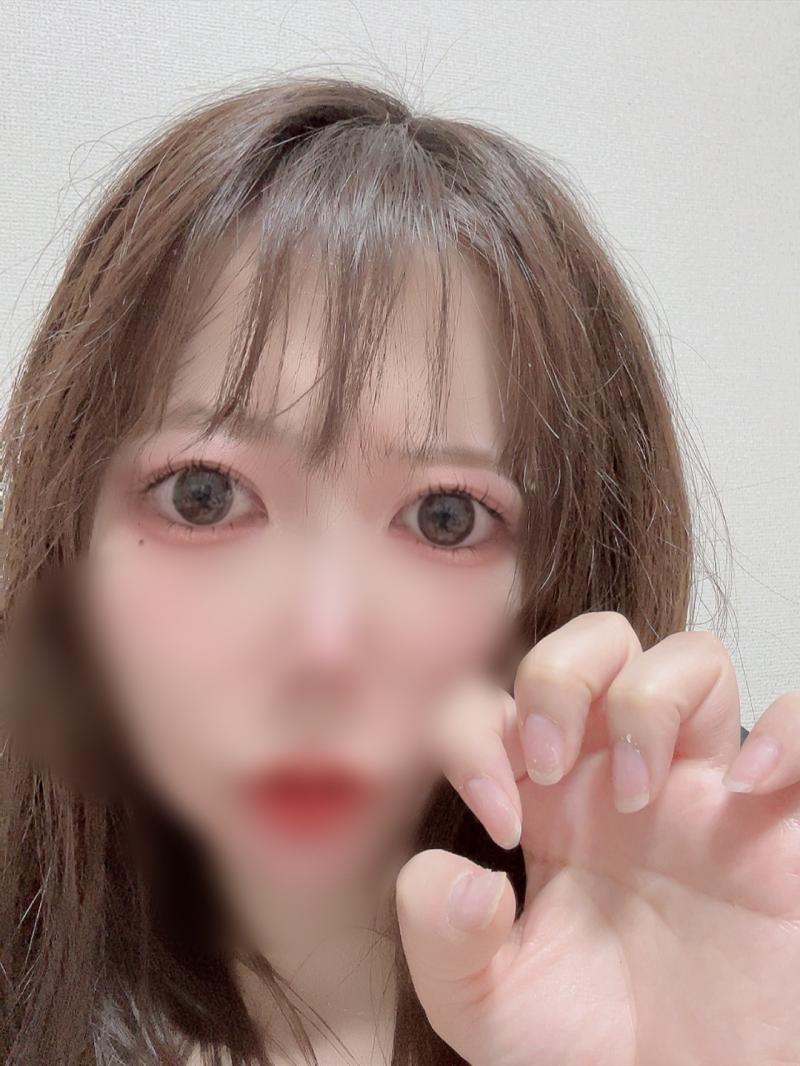 切るの我慢してた長い爪♡