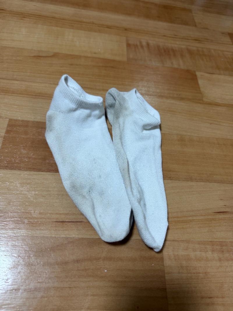 一日履いてじっとりお疲れ臭が染み込んだぷんぷん靴下