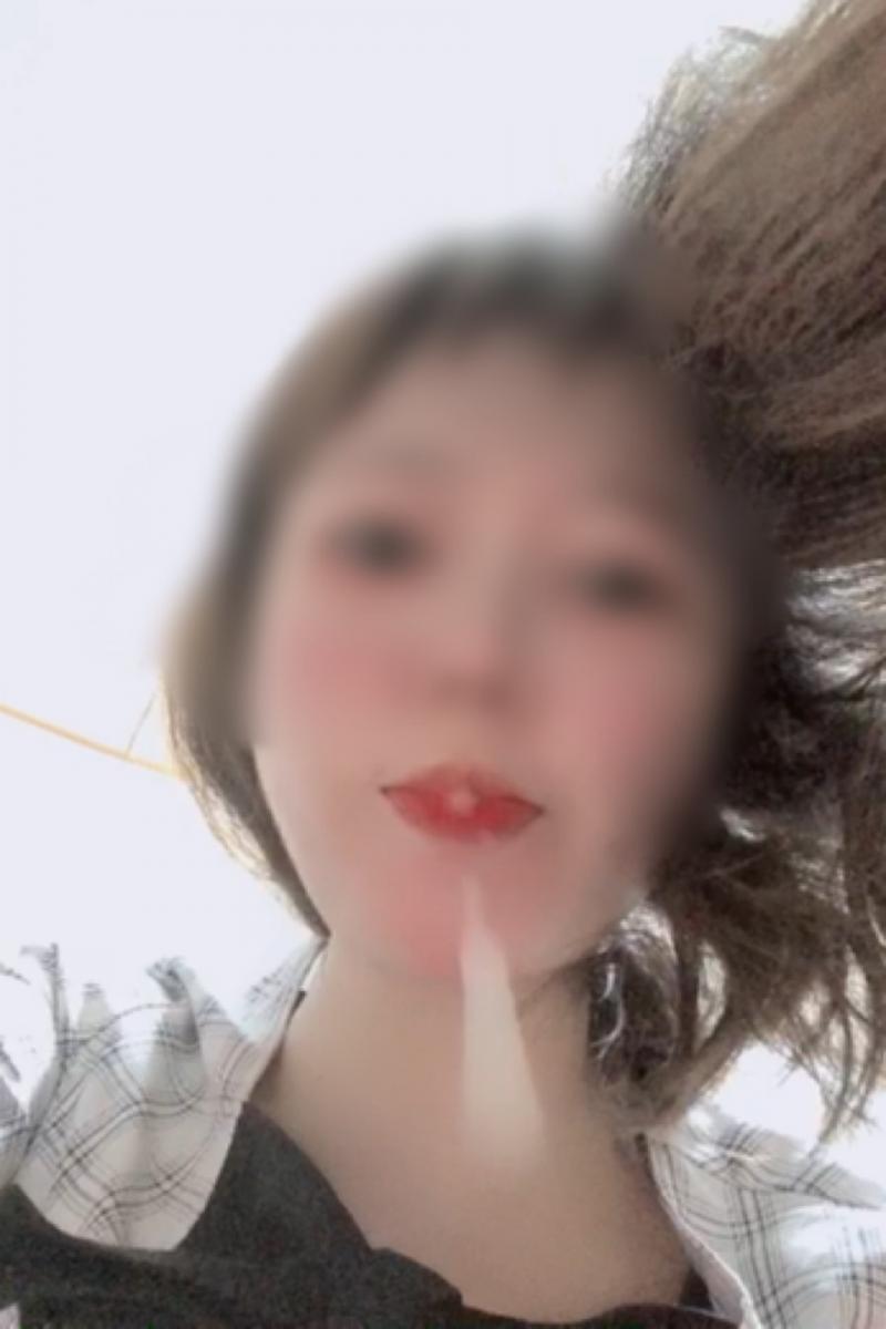 馬乗りになって無理矢理唾液を飲ませる動画♡