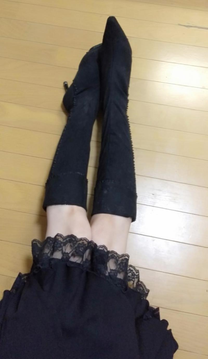 ピンヒールの細めのブーツ
