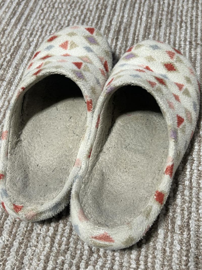 Nウォームで足汗びっしょり♡3年ものボロスリッパ
