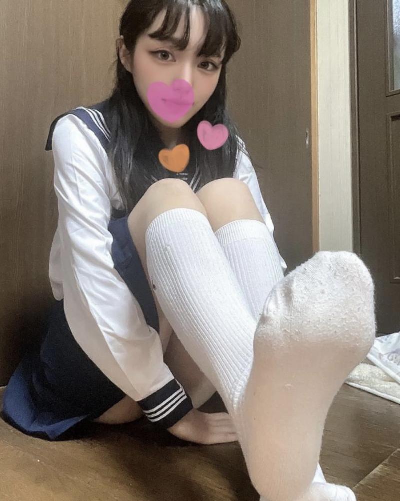 2日着用ずみ♡白ハイソックス