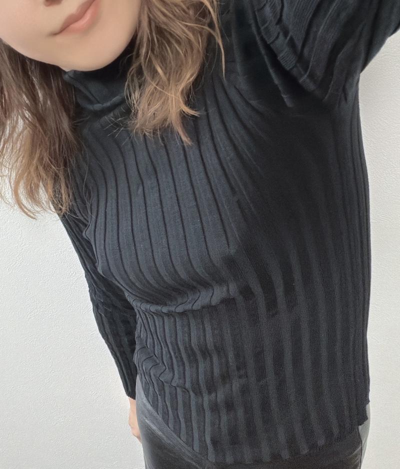 官能的なワキガ♡ワキ臭タートルネック