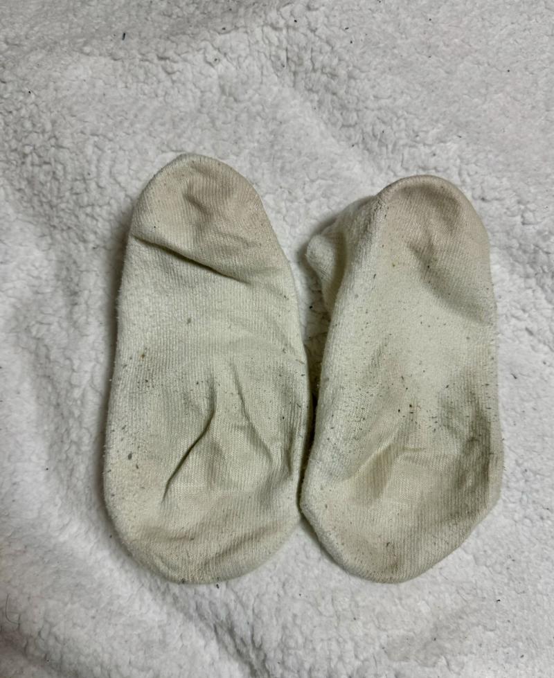 しばらく洗濯してない靴下 3日はいたよん