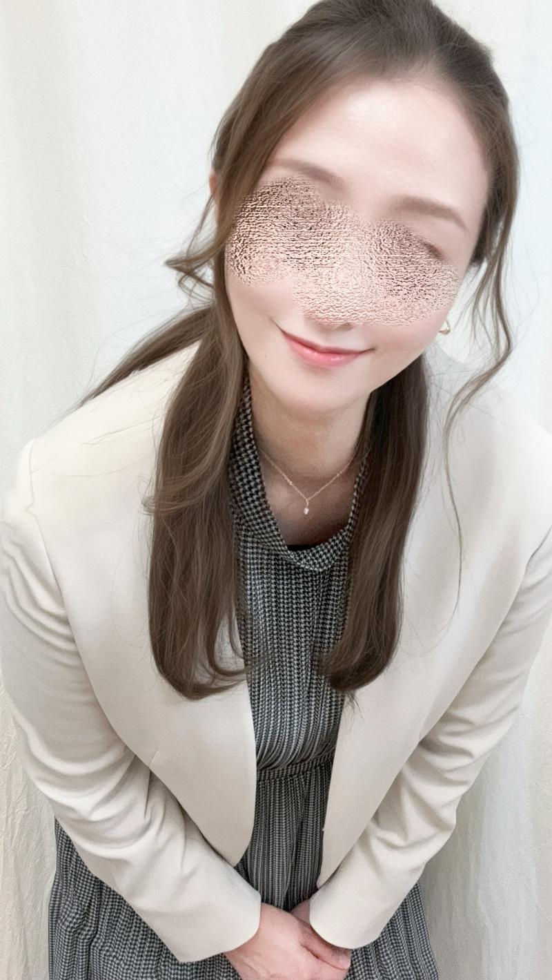 脚元フォーマル、空気はじっとり。—ヌードストッキングと講習会