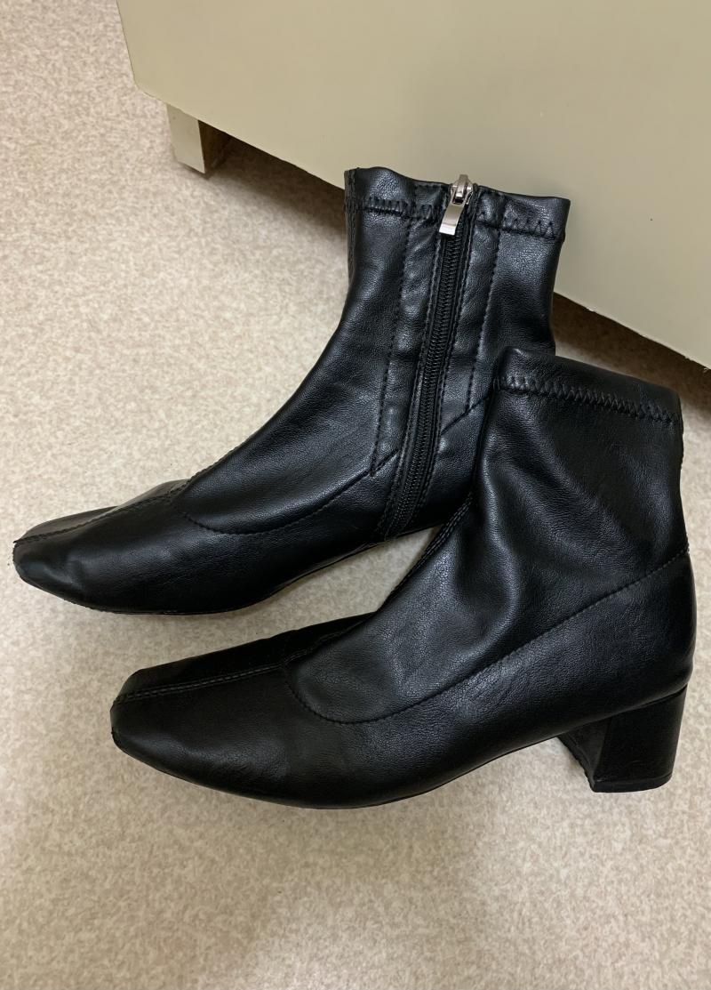 毎日履いてクサクサプ〜ン♡黒のショートブーツ