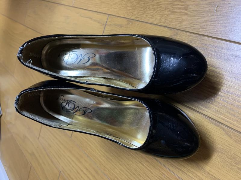 ボロボロのハイヒール