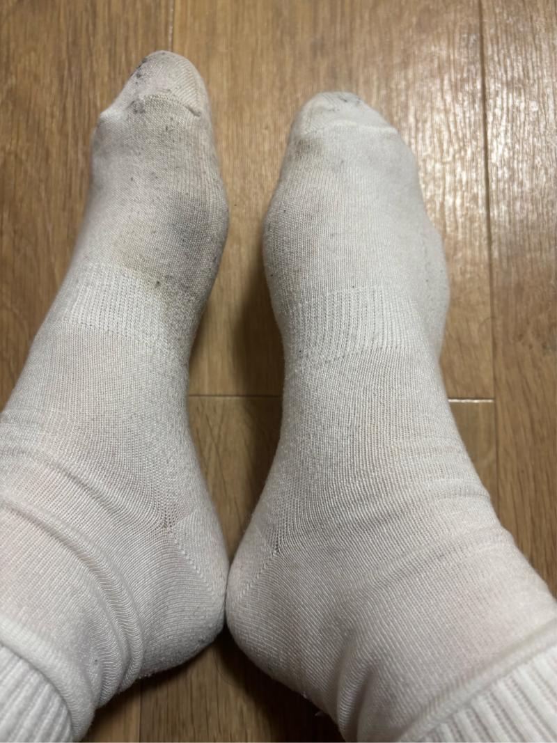足の横まで汗シミが…！２日着用1時間ウォーキングハイソックス