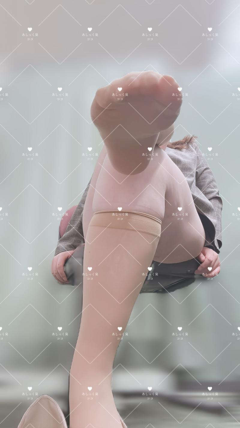 ♡蒸れて恥ずかしい♡膝下ストッキング♡