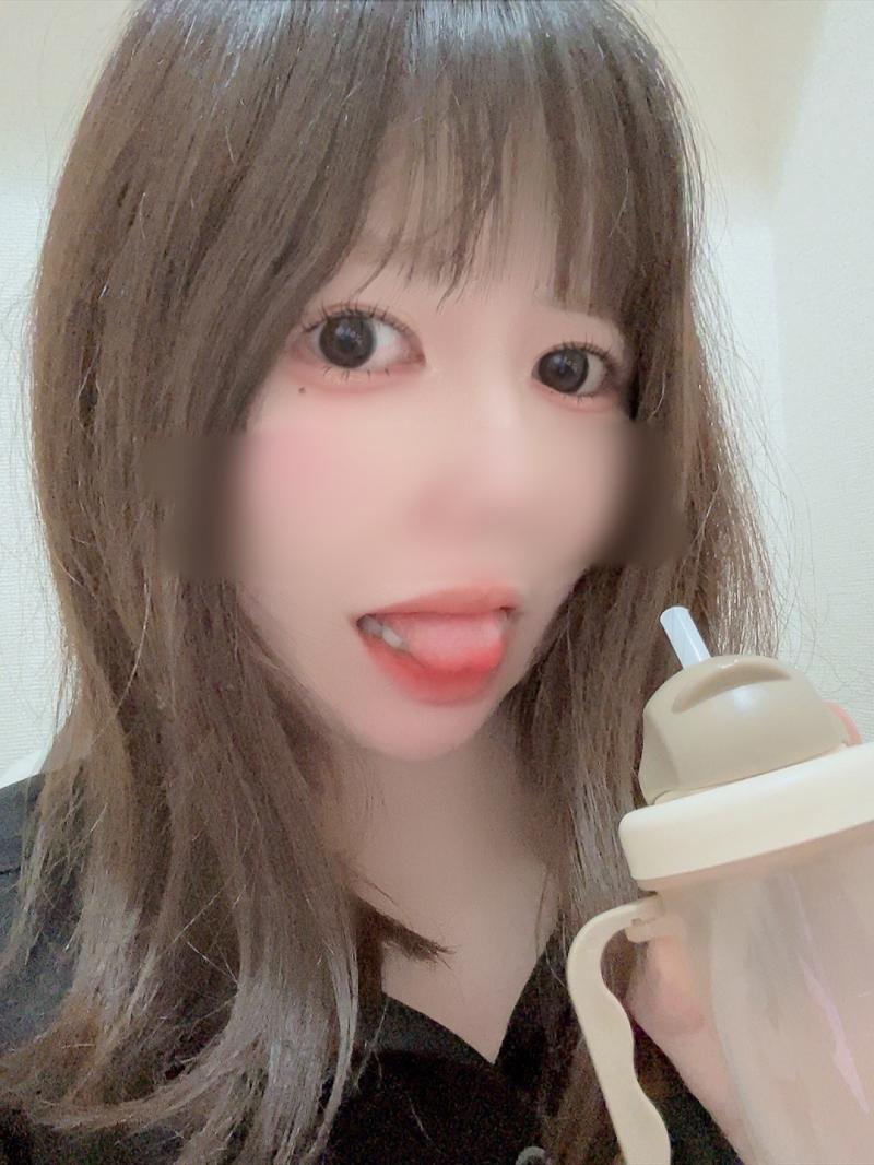 赤ちゃんマグに唾液満タン♡ちゅっちゅしてね♡