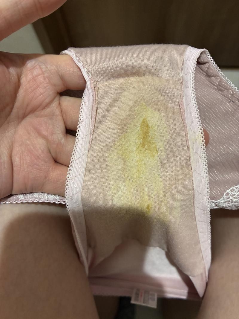 ○たっぷり汚れたパンティ