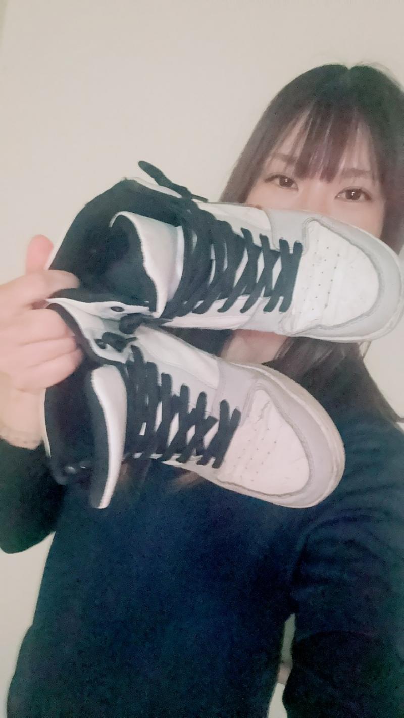 1年半お世話になったスニーカー( *ﾉ_ _)ﾉﾉ╮*_ _)╮