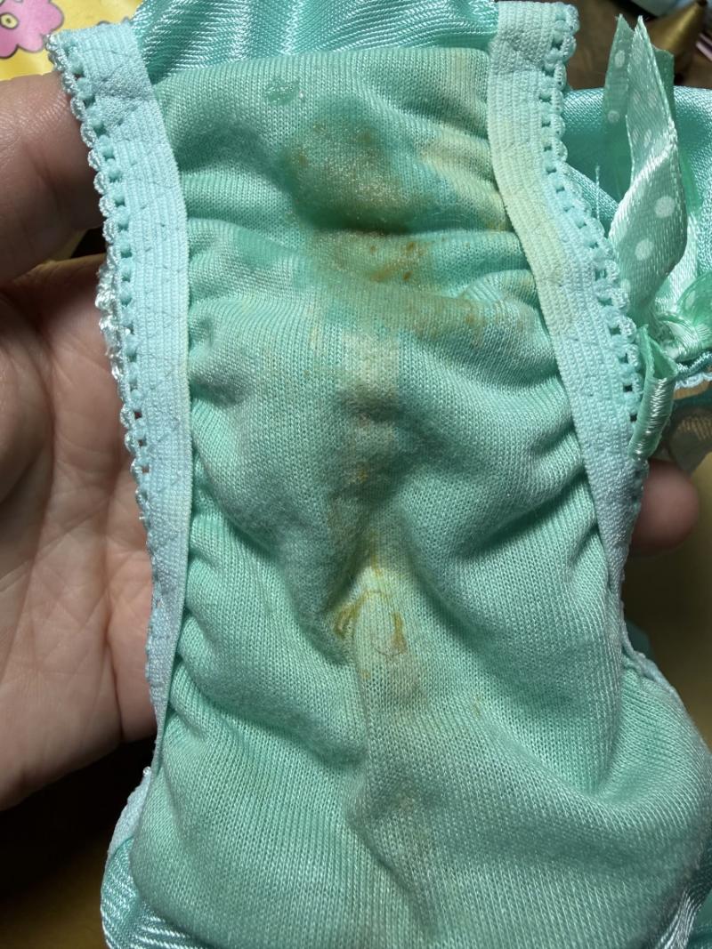 【強烈!かなり濃厚!ムレムレまんことスソガ臭】本気で臭すぎるけど癖になる!度胸試しパンティ♡