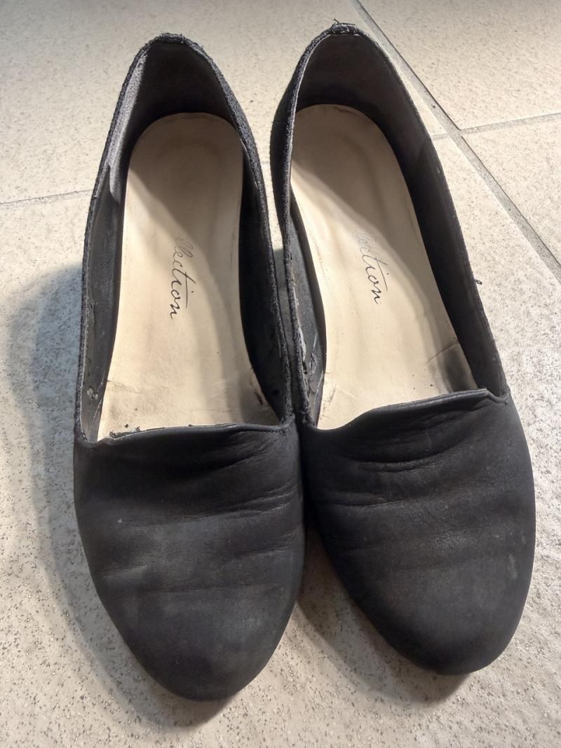 ●長期着用！！●激臭なおんぼろくさくさ黒のパンプス●