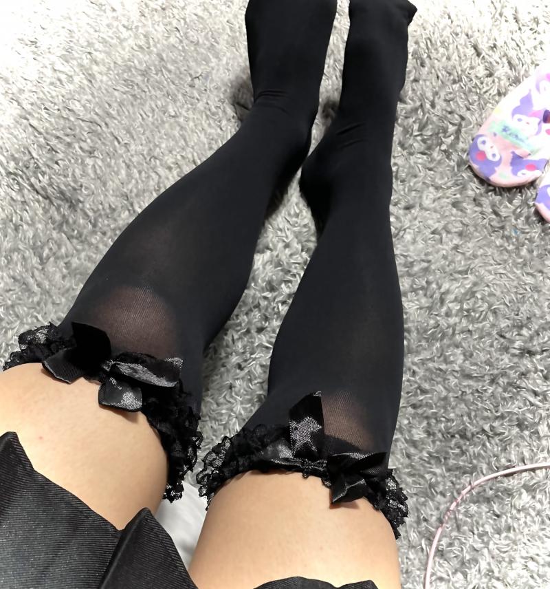 黒ニーハイです