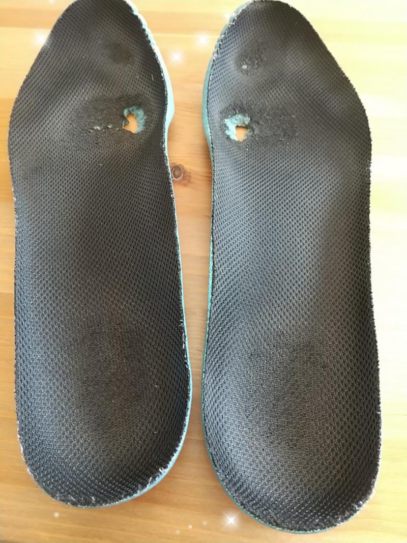 臭くて足汗湿り気アリ(^^; テニスシューズのインソール✩.*˚